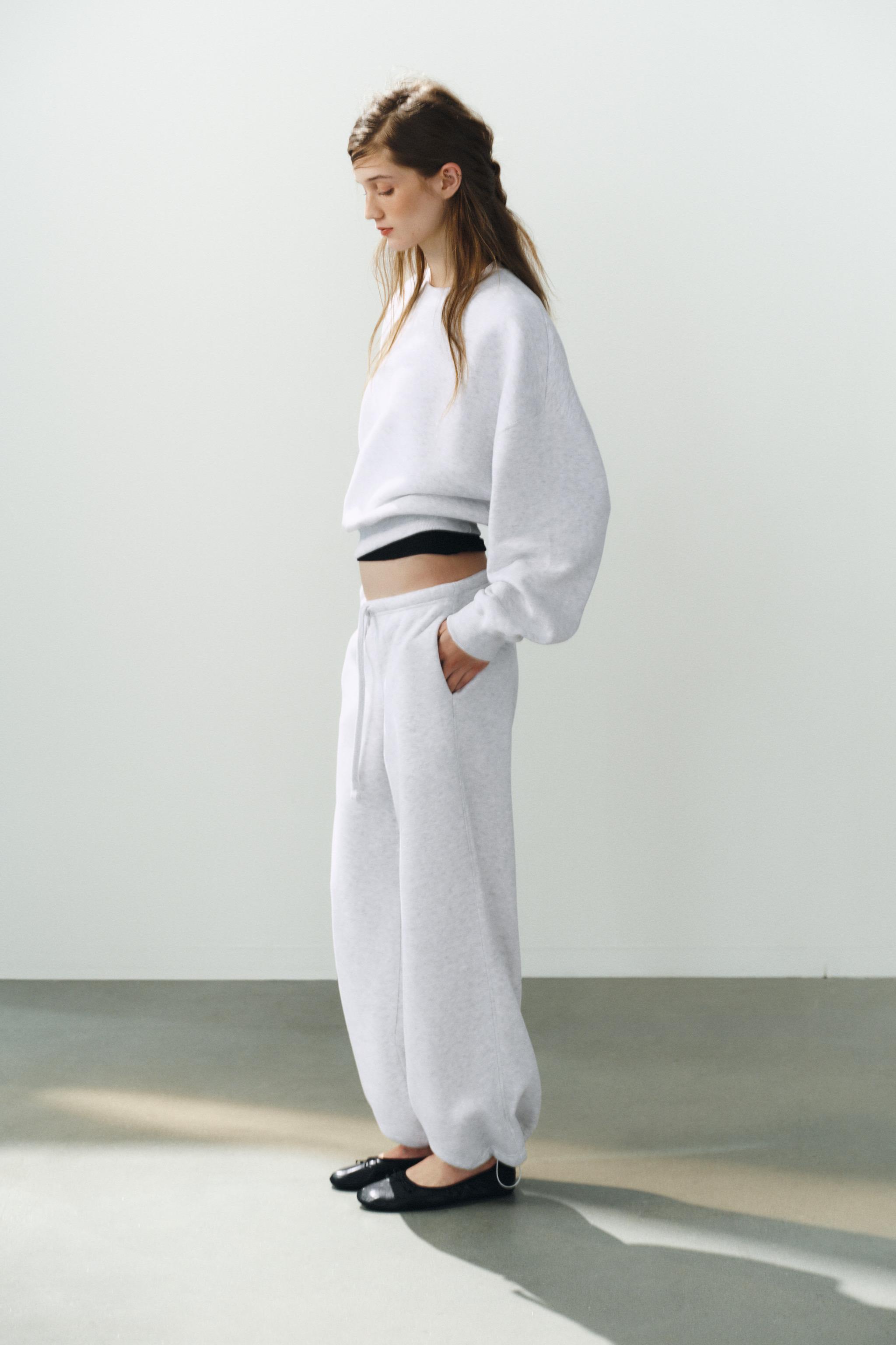 BASIC FLEECE SWEATSHIRT